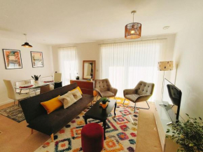 Issara Apartments 49 - Great location & Private Parking